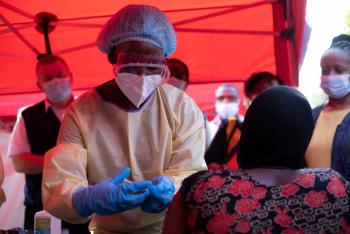 Uganda, afectada por el &eacute;bola, inicia ensayos de vacunaci&oacute;n: OMS