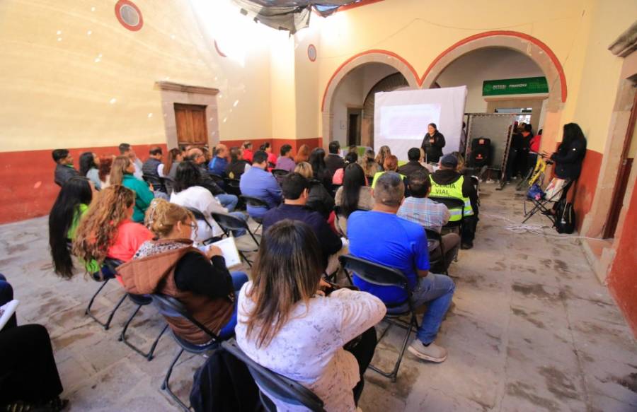 Capacitan a funcionarios de Villa de Pozos en derechos humanos