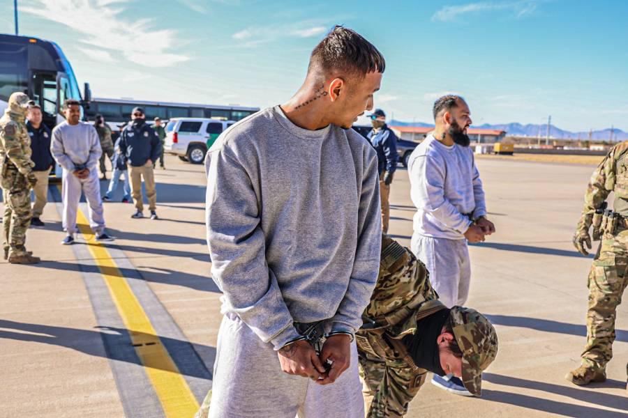EEUU env&iacute;a migrantes a la base de Guant&aacute;namo