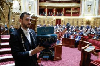 Después de la no censura del presupuesto, LFI veut bouter le PS hors du NFP