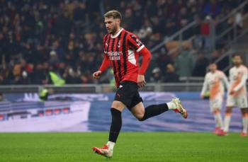 Santi Gim&eacute;nez debuta con asistencia en el triunfo del Milan sobre la Roma en la Coppa Italia