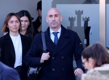 Jenni Hermoso fue presionada por la federaci&oacute;n espa&ntilde;ola para que minimizara el beso, afirma su hermano
