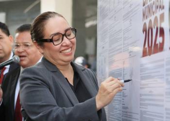 Azucena Cisneros encabeza promulgaci&oacute;n del Bando Municipal 2025 con enfoque en gobernanza y paz social
