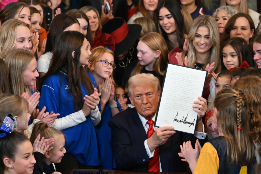 Trump firma decreto que impide a atletas transgénero participar en deportes femeninos