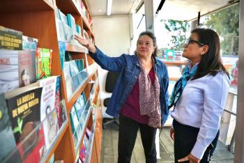 Aleida Alavez propone sumar la Estrategia Nacional contra el Analfabetismo al programa Librob&uacute;s