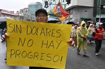 Sin d&oacute;lares, Bolivia vende su oro para subsidiar los combustibles