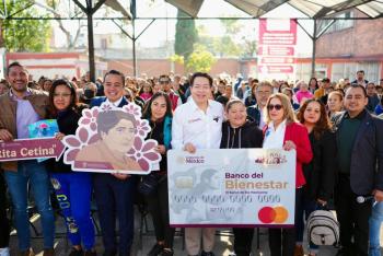 SEP entrega tarjetas de la beca universal “Rita Cetina” a estudiantes de secundaria