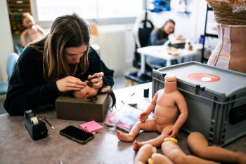 Cin&eacute;b&eacute;b&eacute;, el taller de los beb&eacute;s hiperrealistas para el cine y la TV