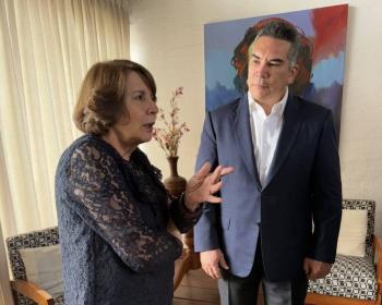 Alito Moreno se reúne con Rosalía Arteaga en Ecuador para dialogar sobre democracia y educación