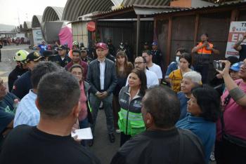Clara Brugada anuncia apoyo a locatarios afectados por incendio en la Central de Abasto