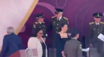 Presencia de Salvador Cienfuegos en Marcha de la lealtad fue por protocolo: Presidenta