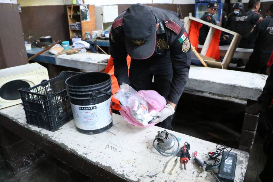 Cateo en penal de Atlacholoaya deja decomiso de droga y celulares utilizados para extorsión