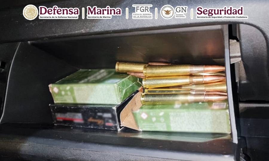 Detienen a cinco personas y aseguran armas, vehículos y droga en operativos simultáneos en Sinaloa