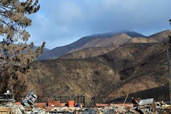 Fuertes lluvias en Los Ángeles causan deslaves en zonas devastadas por los incendios