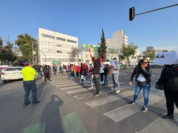 Trabajadores de limpieza del ISSSTE piden continuar con su trabajo