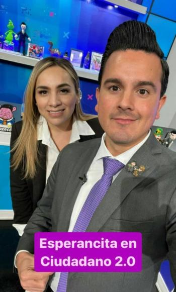 Corre Macalpin a su compañera de programa