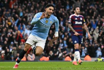 Manchester City doblega a Newcastle con triplete de Marmoush