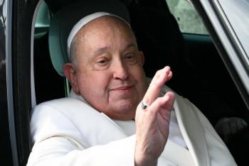 Sheinbaum env&iacute;a buenos deseos al papa Francisco y recuerda su mensaje sobre igualdad