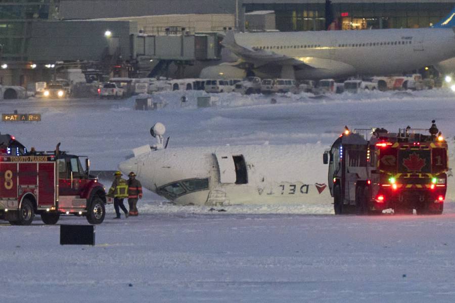 Avi&oacute;n de Delta se volc&oacute; en Toronto y hubo 15 heridos