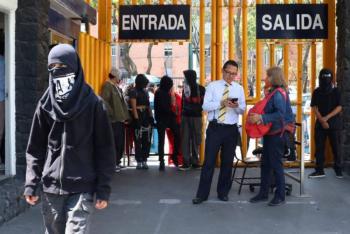 Estudiantes de Prepa 8 de la UNAM toman instalaciones para exigir diálogo con autoridades