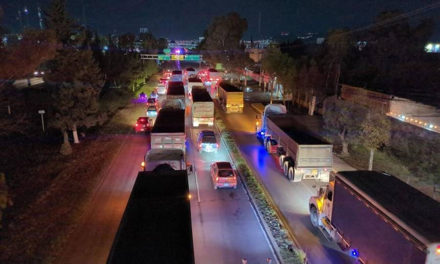 Transportistas cierran la México-Pachuca y desquician entrada a la CDMX
