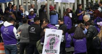 Trabajadores del IFDP protestan por recorte a prestaciones; acusan discriminaci&oacute;n