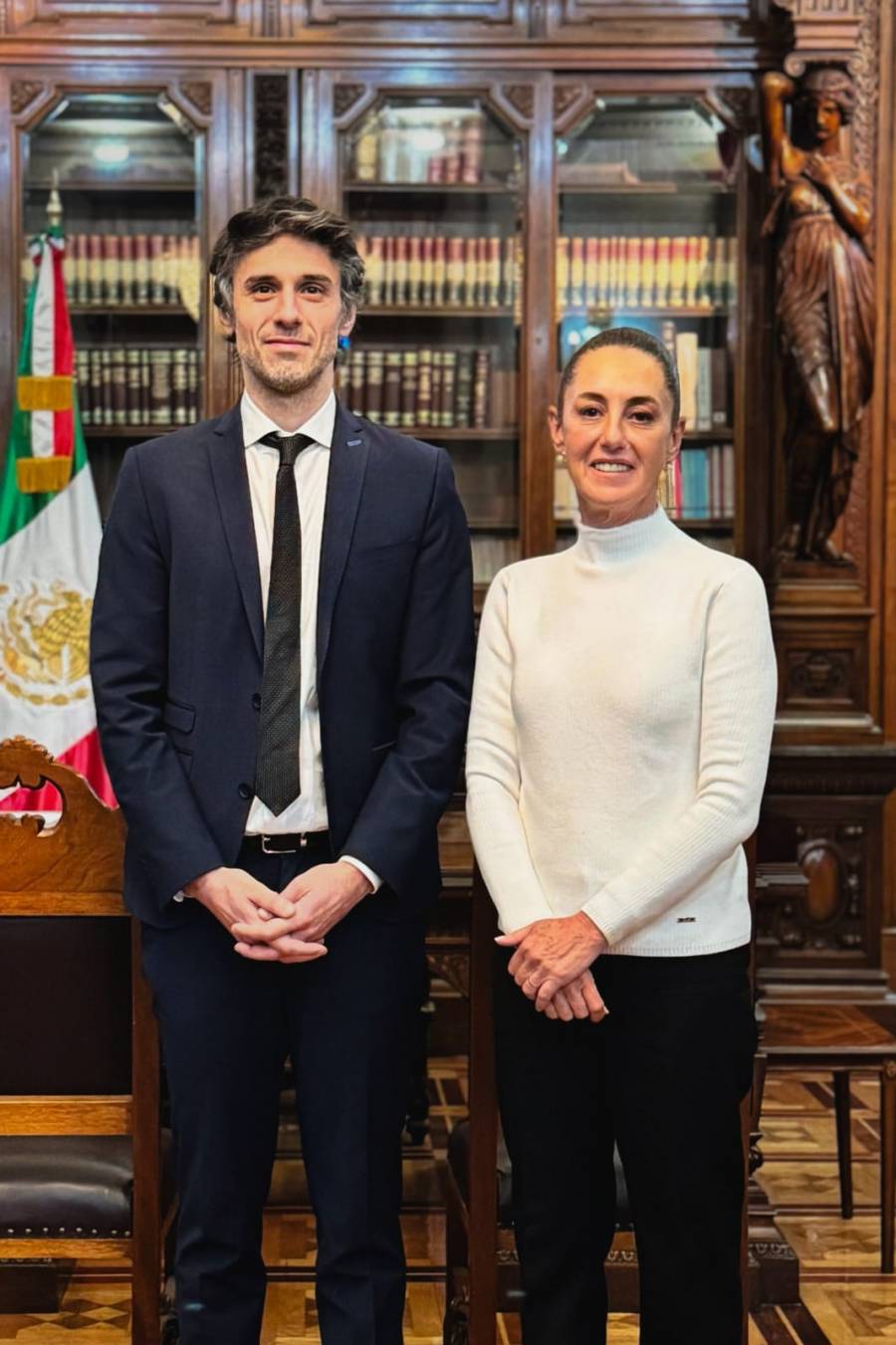 Presidenta de M&eacute;xico se re&uacute;ne con defensor de Pedro Castillo en Palacio Nacional