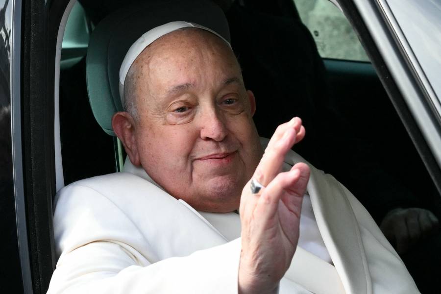 Papa Francisco en estado crítico por crisis respiratoria asmática