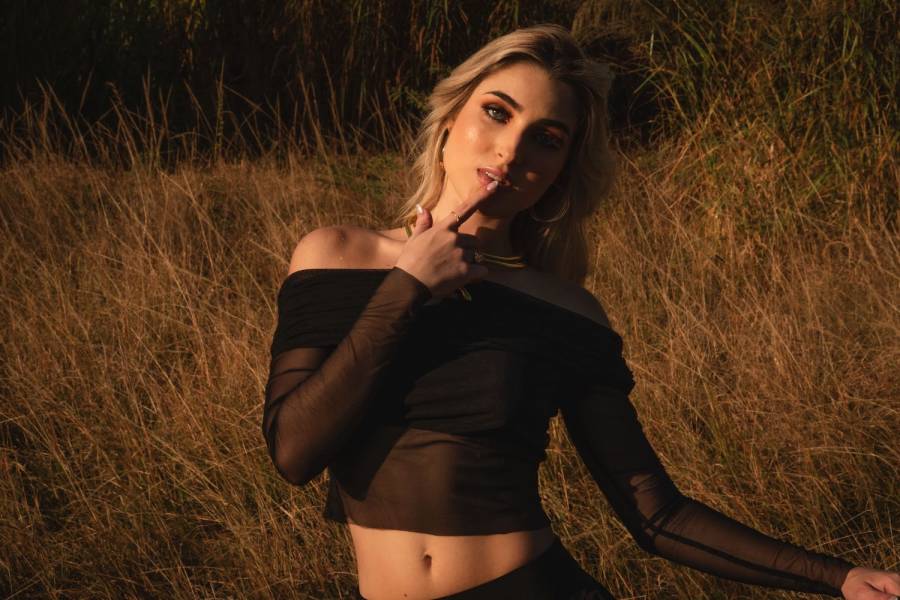 Sophia Talamas estrena “Funeral”, un himno poderoso y emocional