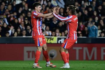 Atl&eacute;tico vence en Valencia y es l&iacute;der provisional