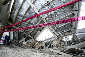 Temen m&aacute;s v&iacute;ctimas en desplome en centro comercial de Per&uacute; que deja seis muertos