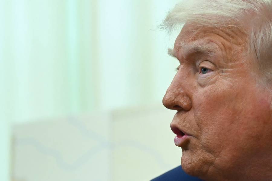 Trump dice que aranceles a Canadá y México seguirán adelante 