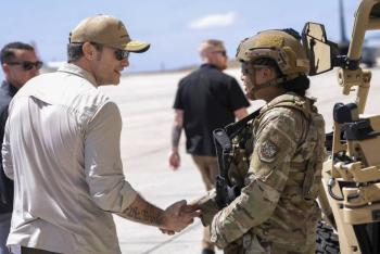 El jefe del Pentágono visita Guantánamo