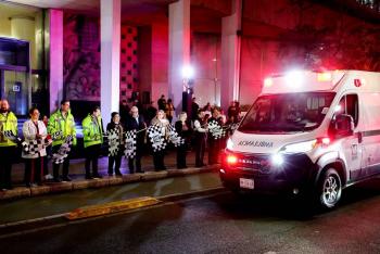 Clara Brugada y Zo&eacute; Robledo dan banderazo a mil ambulancias del IMSS para fortalecer la atenci&oacute;n m&eacute;dica