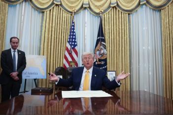 Trump dice que vender&aacute; permisos de residencia 