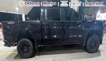 Detienen a ciudadano estadounidense en Tijuana con arsenal oculto en su veh&iacute;culo