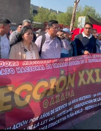Suspende actividades Cámara de Diputados ante la toma de sus accesos por maestros disidentes de Oaxaca; protestan contra reforma al ISSSTE