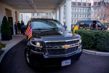 El enfrentamiento a gritos entre Trump y Zelensky desconcierta a los l&iacute;deres mundiales mientras Europa respalda a Ucrania