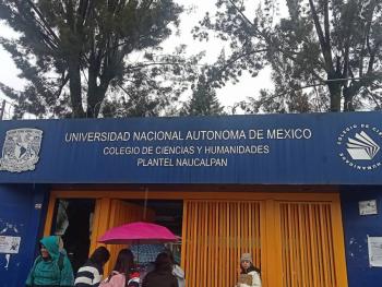CCH Naucalpan suspende clases por detonaci&oacute;n de petardos; investigan a responsables