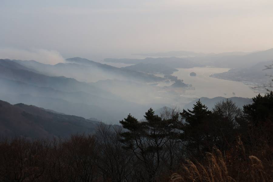 Un muerto y miles de evacuados en Jap&oacute;n en uno de los peores incendios en d&eacute;cadas