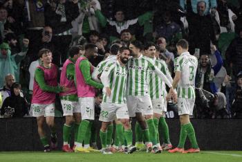 Real Madrid se diluye ante el Betis, Juli&aacute;n &Aacute;lvarez pone l&iacute;der al Atl&eacute;tico