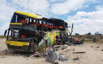 Choque de autobuses deja 37 muertos en Bolivia