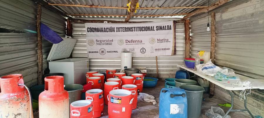 Fuerzas Armadas y FGR hallan y allí mismo destruyen tres narco-laboratorios