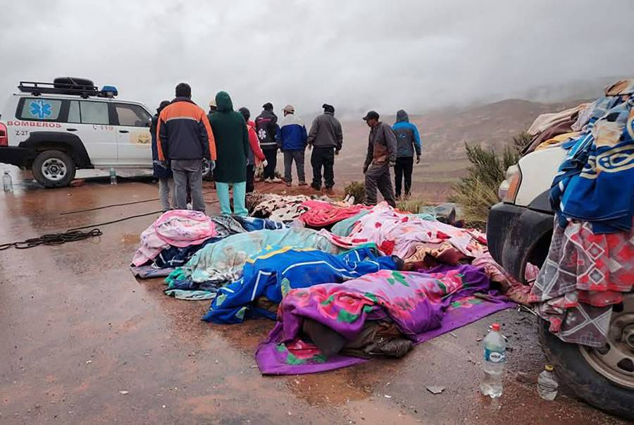 Al menos 31 muertos en nuevo accidente de carretera en Bolivia