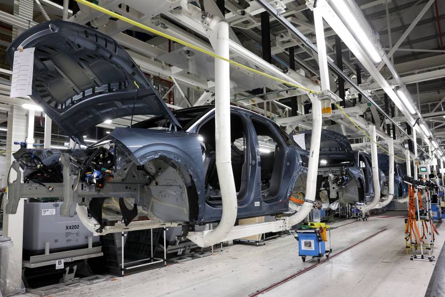EEUU aplaza aranceles a importaciones de autos de Canadá y México