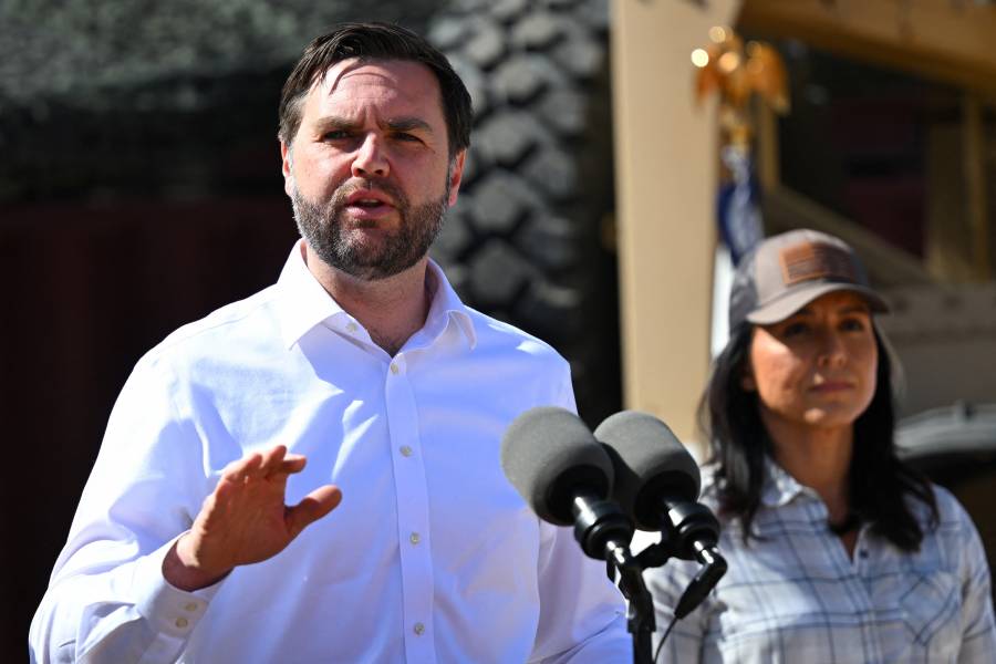 Vicepresidente de EEUU visita frontera con M&eacute;xico y celebra menor flujo migratorio