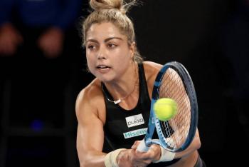 Renata Zaraz&uacute;a abandona en debut en Indian Wells