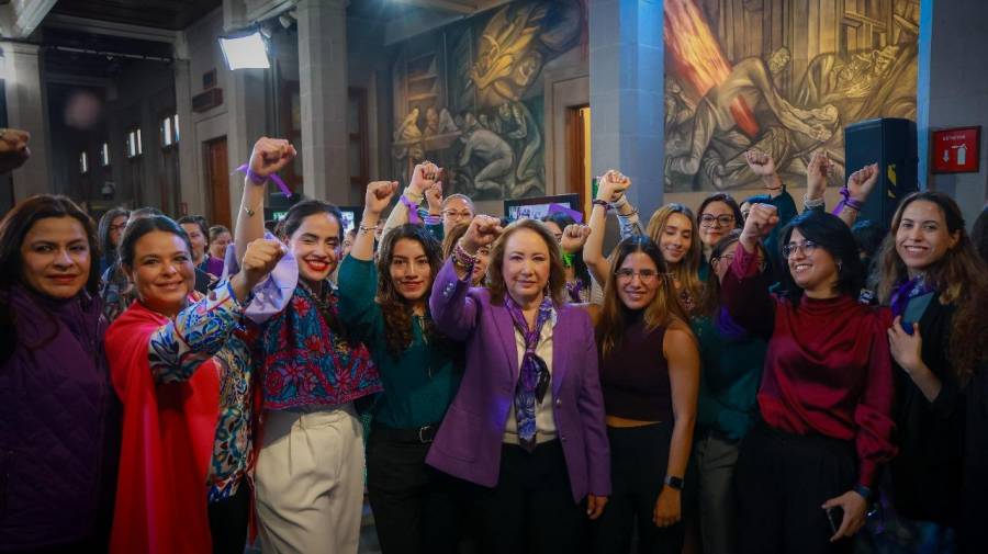 Ministra Esquivel acompaña a trabajadoras de la SCJN en pronunciamiento contra la violencia