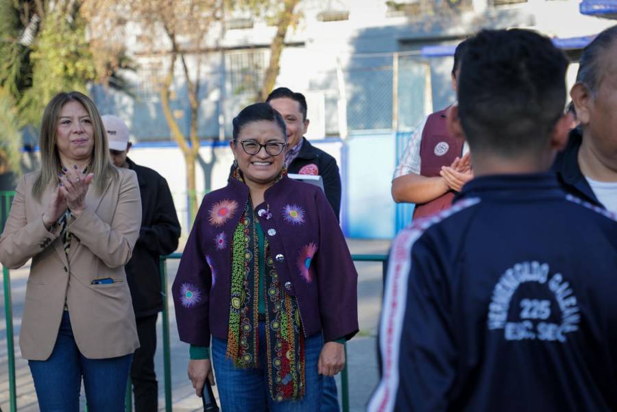 Adolescentes participan en consulta juvenil en Iztapalapa