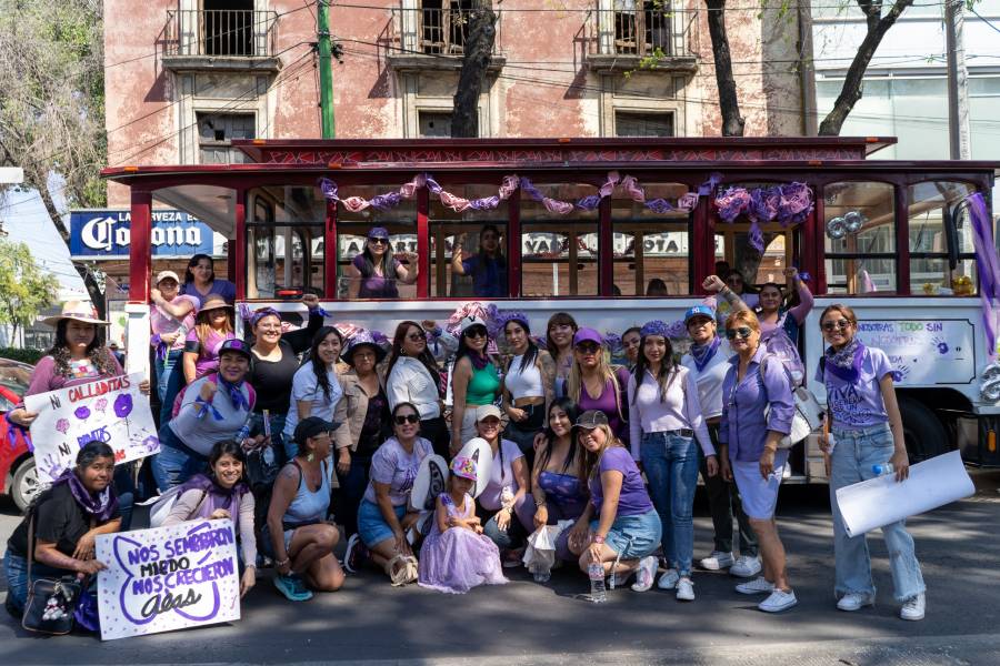 Colectivo Maderense Realiza Micrófono Abierto para Denunciar Violencia de Género Durante la Marcha del 8M